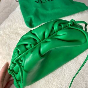 BOTTEGA Veneta Mini pouch green!